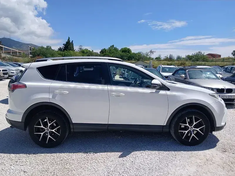 Usado Toyota RAV4 Advance 143 CV (105 kW) 2016 Blanco SUV