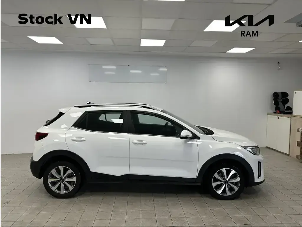 Nuevo Kia Stonic 100 CV (73 kW) 2025 Clear white / auror SUV