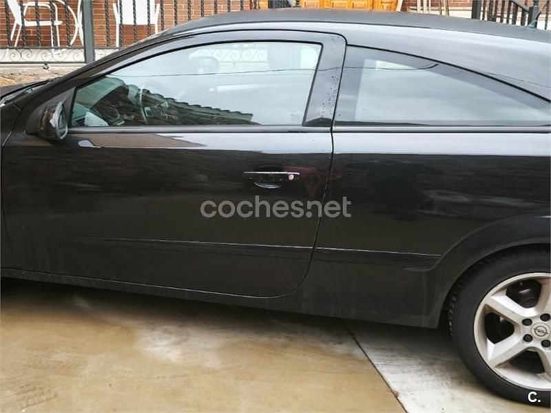 Usado Opel Astra GTC Sport 120 CV (88 kW) 2006 Negro Berlina