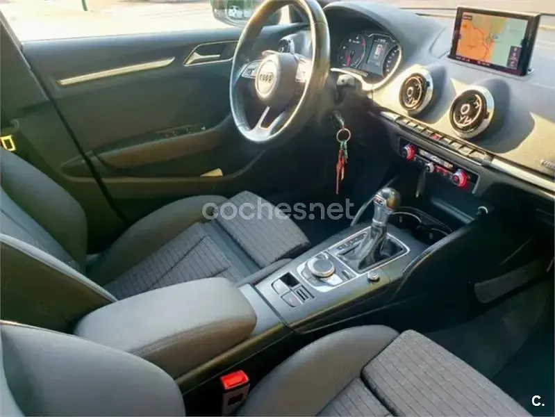 Usado Audi A3 S-Line 110 CV (80 kW) 2018 Gris / plata Berlina