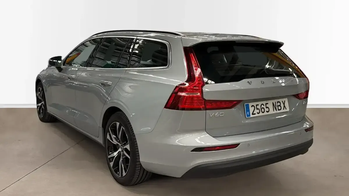 Usado Volvo V60 Core 197 CV (144 kW) 2025 Gris Familiar