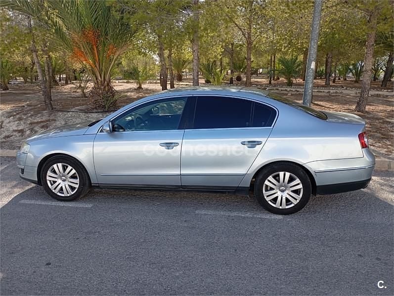 Usado VW Passat Advance 140 CV (102 kW) 2006 Gris / plata Berlina