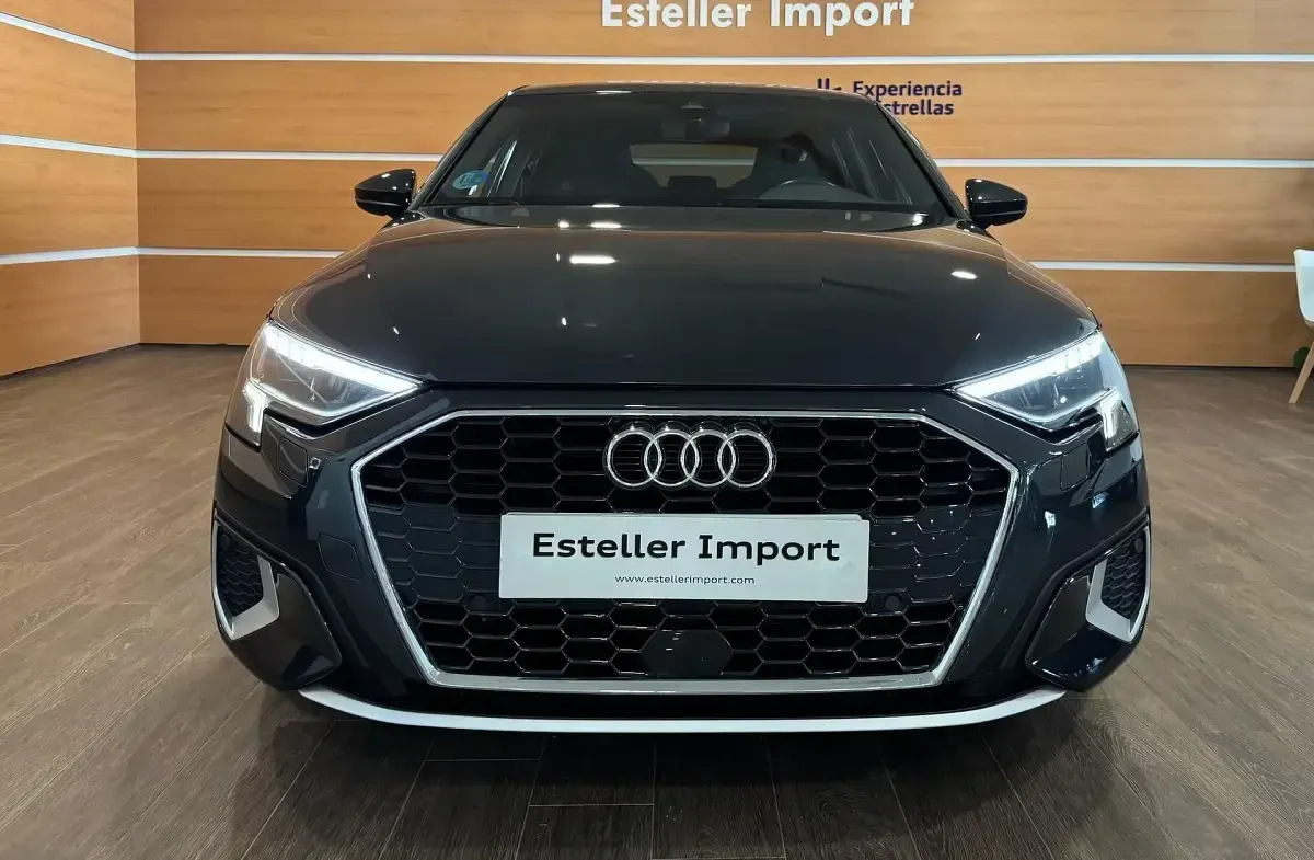 Usado Audi A3 Advanced 110 CV (80 kW) 2023 Gris Berlina