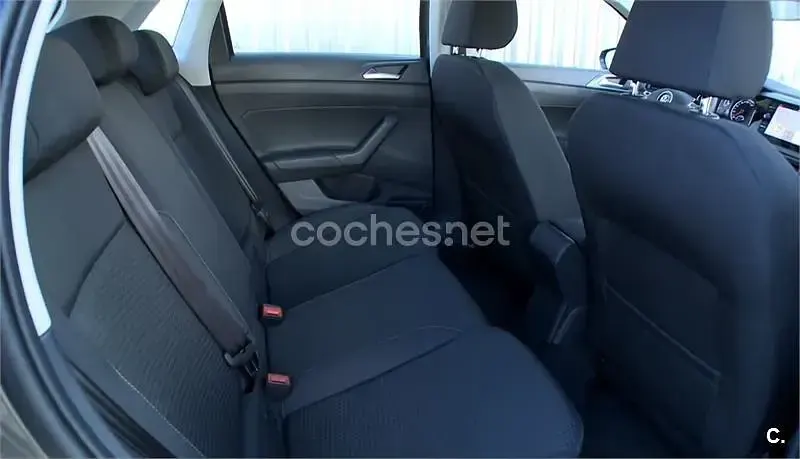 Usado VW Polo Advance 75 CV (55 kW) 2018 Gris / plata Utilitario