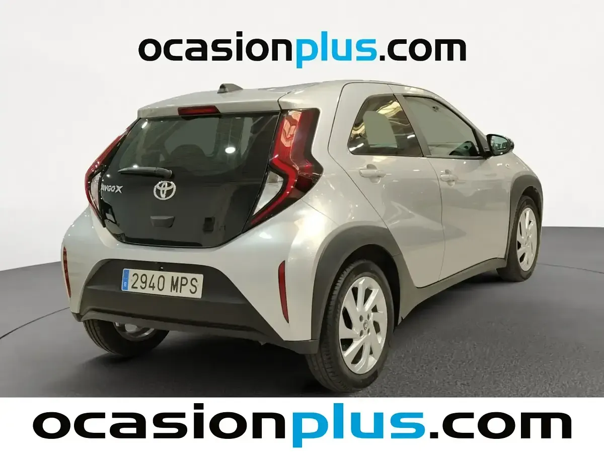 Begagnad Toyota Aygo X Play 72 HK (52 kW) 2024 Grå SUV