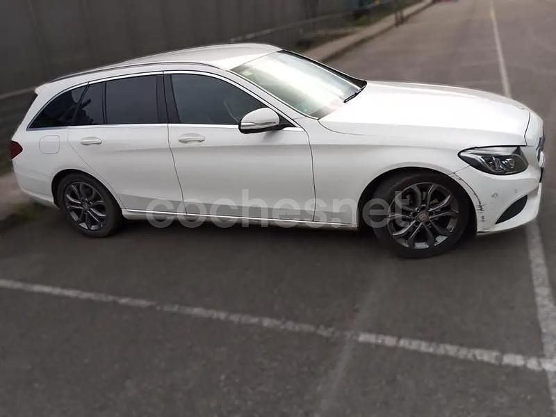Usado Mercedes C220 170 CV (125 kW) 2015 Blanco Familiar