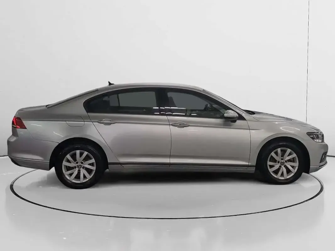 Usado VW Passat 150 CV (110 kW) 2021 Gris Berlina