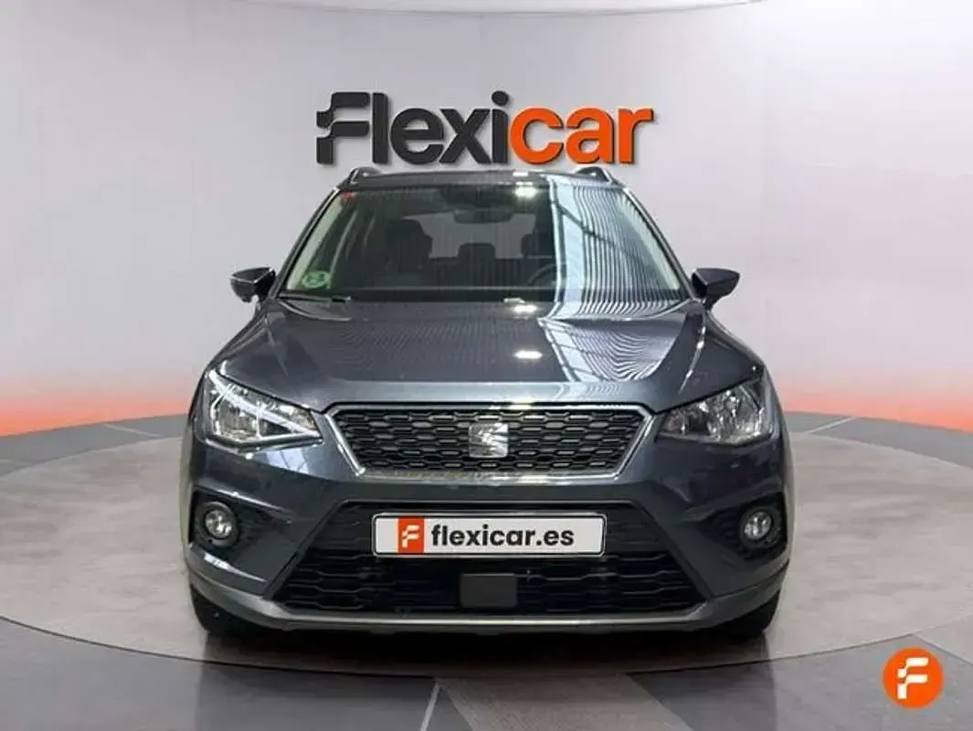 Usado Seat Arona Style 110 CV (80 kW) 2021 Gris SUV