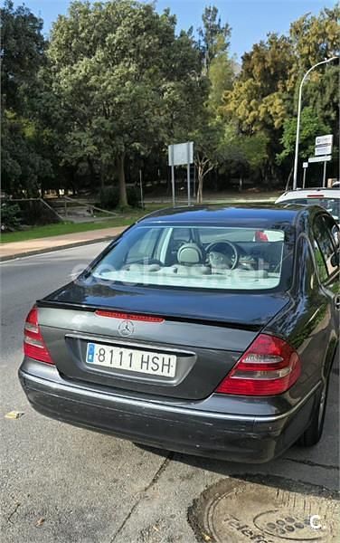 Usado Mercedes E270 Elegance 177 CV (130 kW) 2005 Gris / plata Berlina