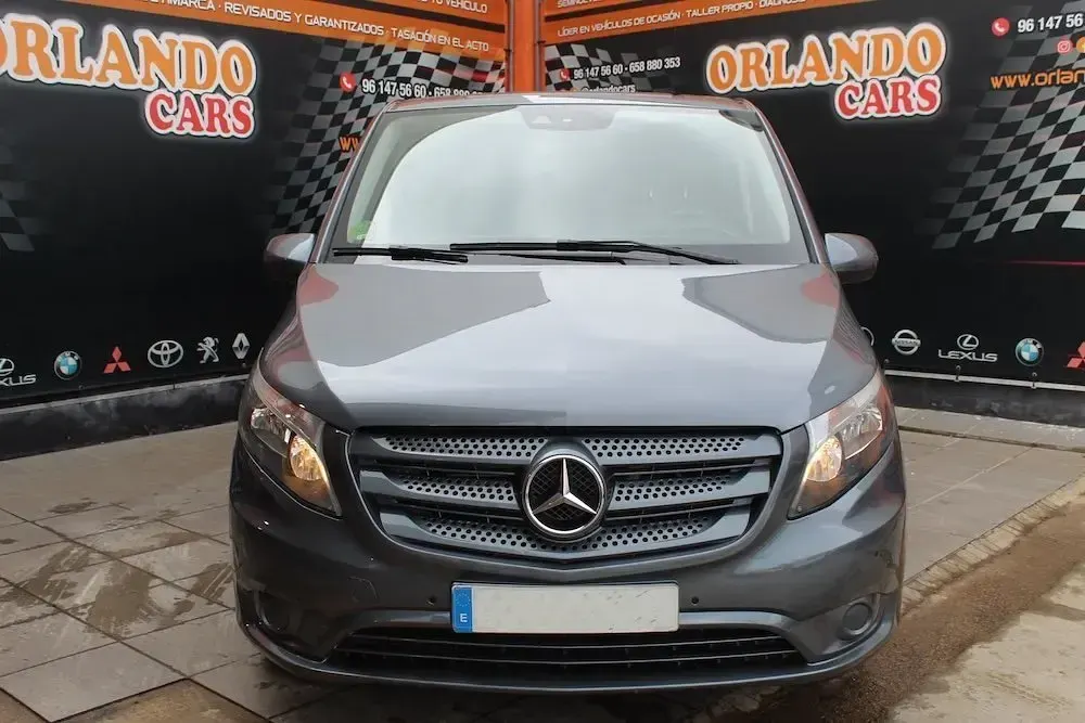 Usado Mercedes V220 163 CV (119 kW) 2018 Gris Monovolumen