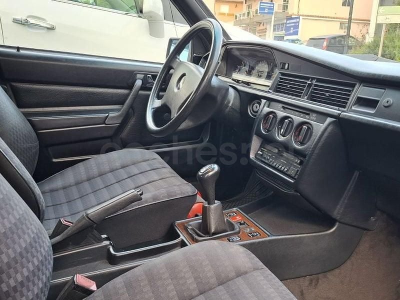 Usado Mercedes 190 109 CV (80 kW) 1990 Azul Berlina