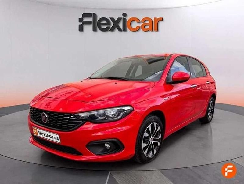 Usado Fiat Tipo Lounge 95 CV (69 kW) 2020 Rojo Familiar