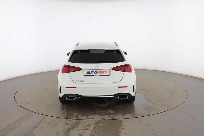 Usado Mercedes A250 AMG line 218 CV (160 kW) 2023 Blanco Utilitario