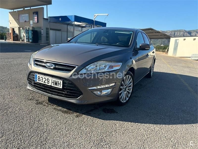 Usado Ford Mondeo Titanium 140 CV (102 kW) 2012 Gris / plata Berlina