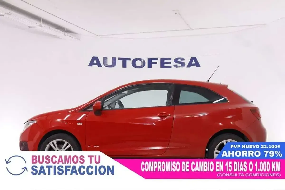 Usado Seat Ibiza 75 CV (55 kW) 2012 Rojo Berlina