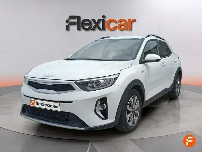Usado Kia Stonic 84 CV (61 kW) 2023 Blanco SUV