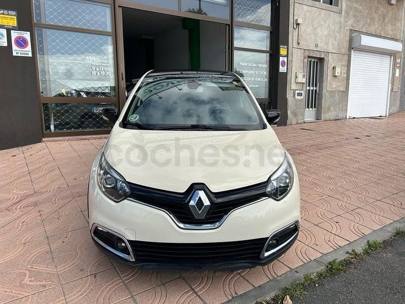 Usado Renault Captur Intens 90 HP (66 kW) 2016 Bege SUV