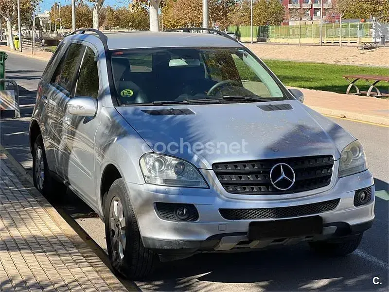 Usado Mercedes ML320 224 CV (164 kW) 2006 Gris / plata SUV
