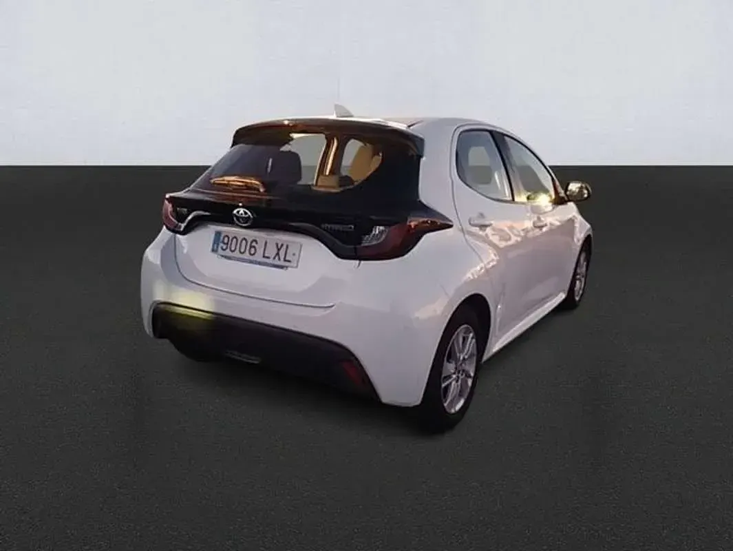 Usado Toyota Yaris Business Edition 116 CV (85 kW) 2022 Blanco Utilitario