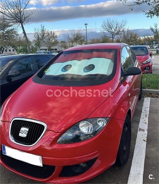 Usado Seat Altea 102 CV (75 kW) 2005 Rojo Monovolumen