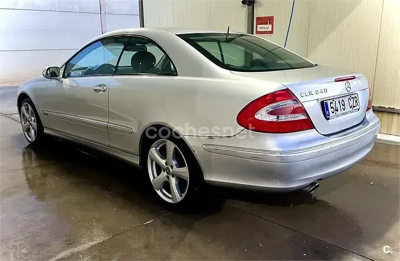 Usado Mercedes CLK240 Elegance 170 CV (125 kW) 2004 Gris / plata Coupe