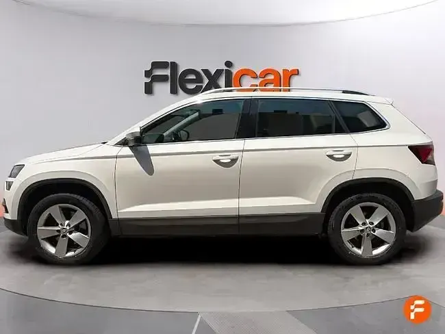 Usado Skoda Karoq Ambition 150 CV (110 kW) 2021 Blanco SUV