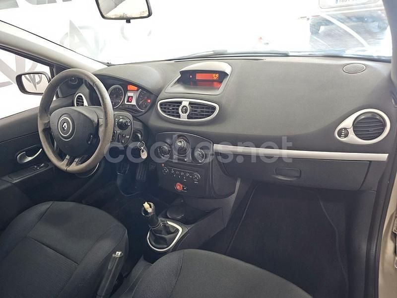 Usado Renault Clio II Authentique 70 CV (51 kW) 2007 Beige Berlina
