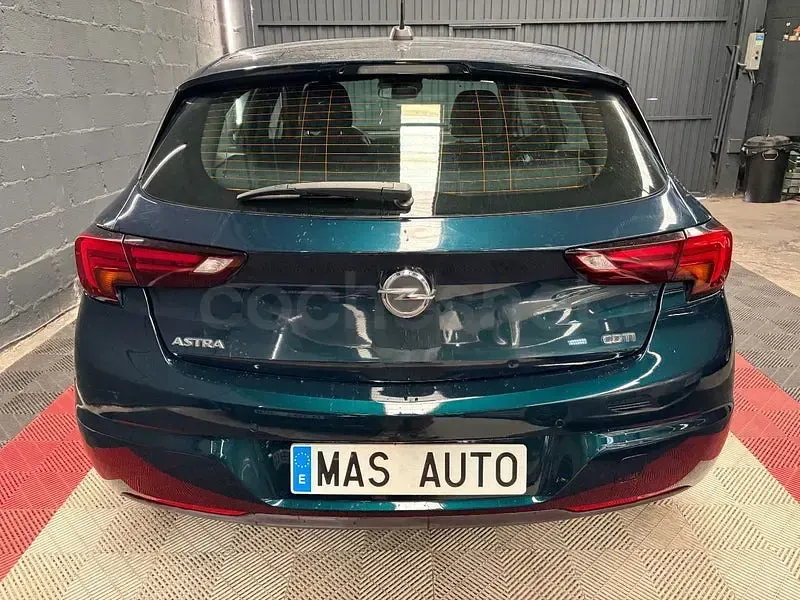 Usado Opel Astra Selective 110 CV (80 kW) 2016 Verde Berlina