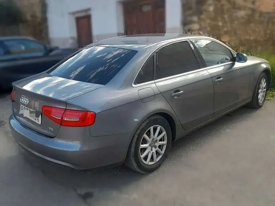 Usado Audi A4 Premium 150 CV (110 kW) 2012 Gris Berlina