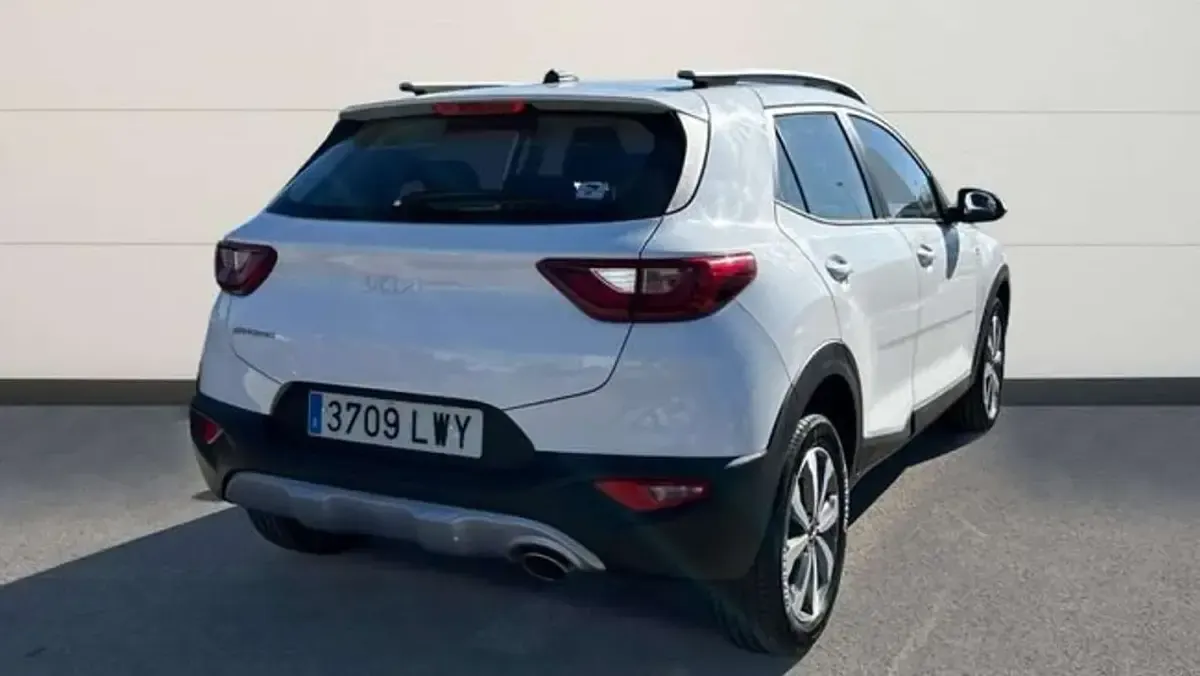 Begagnad Kia Stonic 84 HK (61 kW) 2022 Vit SUV