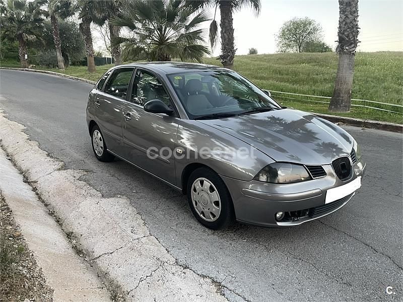 Usado Seat Ibiza Stella 64 CV (47 kW) 2004 Gris / plata Utilitario