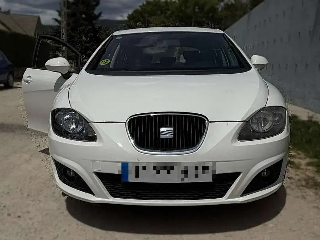 Usado Seat Leon Reference 105 CV (77 kW) 2011 Blanco Utilitario
