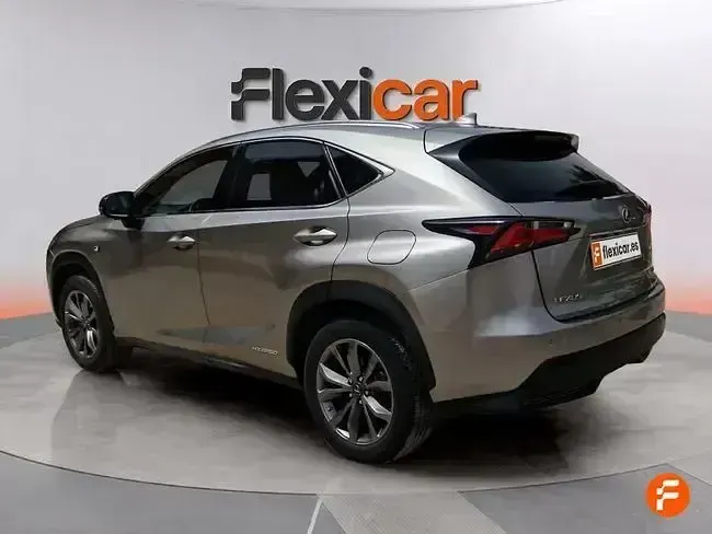 Usado Lexus NX300h Sport Line 197 CV (144 kW) 2016 Gris / plata SUV