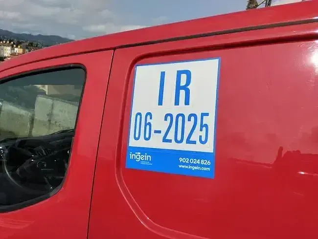 Usado Nissan NV200 85 CV (62 kW) 2010 Rojo Monovolumen