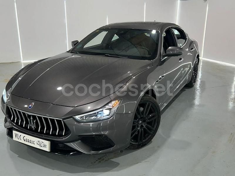 Gris / plata Usado 2020 Maserati Ghibli Coupe | 54.990 € - Imagen 1/4