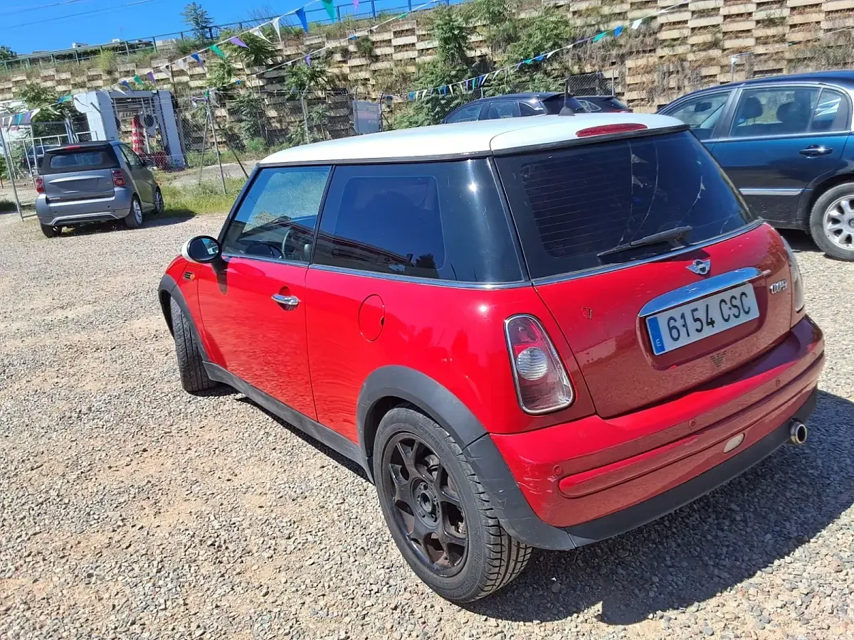 Usado Mini Cooper 115 CV (84 kW) 2004 Rojo blanco negro Utilitario