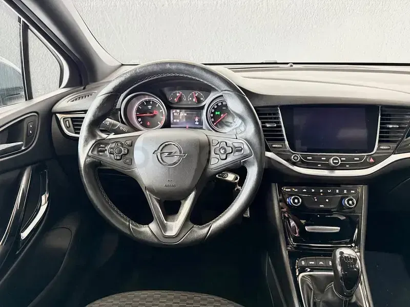 Usado Opel Astra Dynamic 125 CV (91 kW) 2016 Gris / plata Berlina