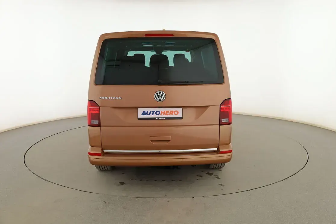 Usado VW Multivan 150 CV (110 kW) 2019 Dorado Monovolumen