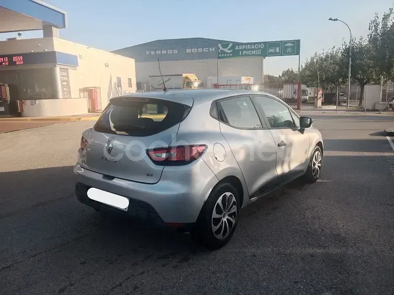 Usado Renault Clio IV Expression 75 CV (55 kW) 2014 Gris / plata Berlina