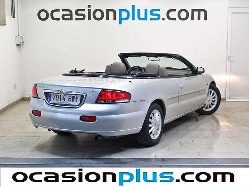 Usado Chrysler Sebring Cabriolet 140 CV (102 kW) 2002 Gris Descapotable