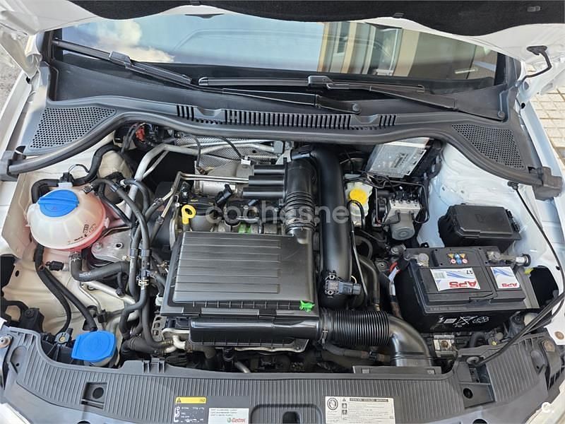 Usado Seat Ibiza Reference 90 CV (66 kW) 2016 Blanco Berlina