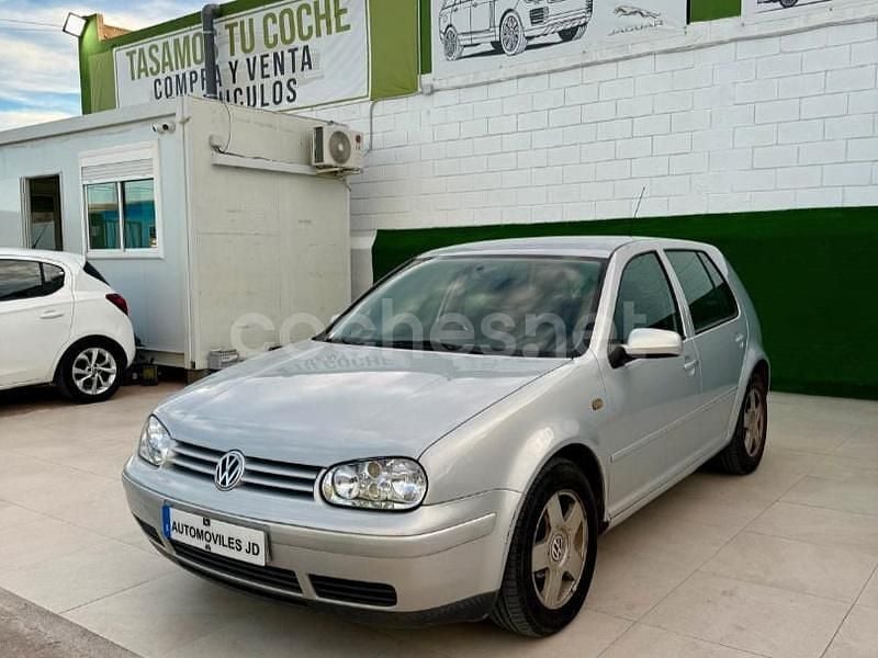 Usado VW Golf IV Highline 105 CV (77 kW) 2001 Gris / plata Berlina