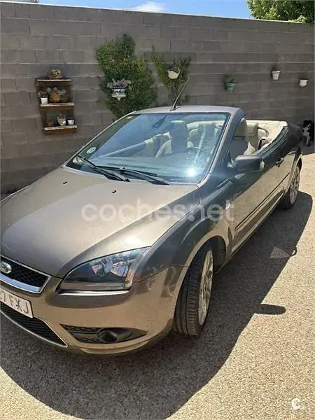 Usado Ford Focus Cabriolet Titanium 136 CV (100 kW) 2007 Beige Descapotable