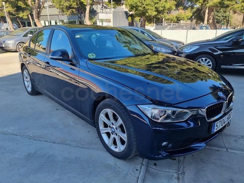 Usado BMW 318 143 CV (105 kW) 2014 Azul Berlina