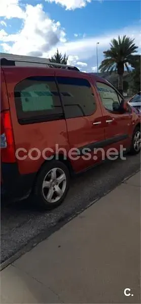 Usado Peugeot TePee Outdoor 90 CV (66 kW) 2009 Rojo Monovolumen