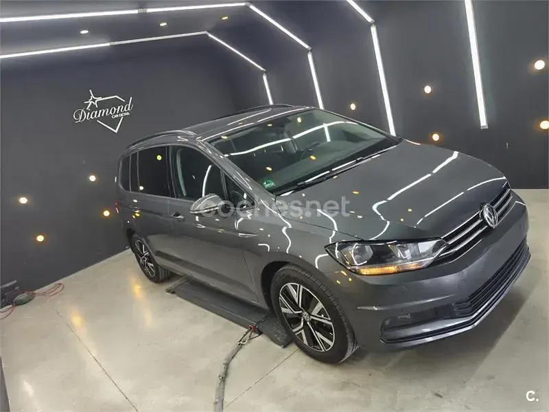 Usado VW Touran Advance 115 CV (84 kW) 2020 Gris / plata Monovolumen