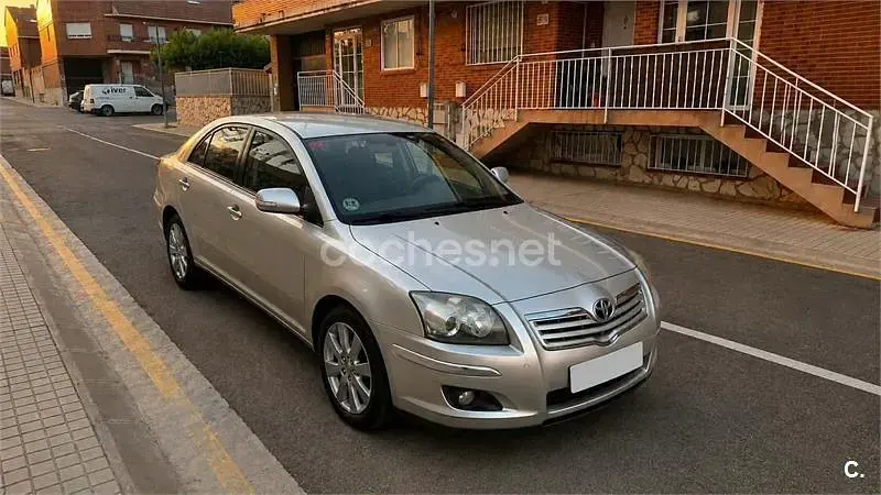 Usado Toyota Avensis Active 126 CV (92 kW) 2008 Beige Berlina