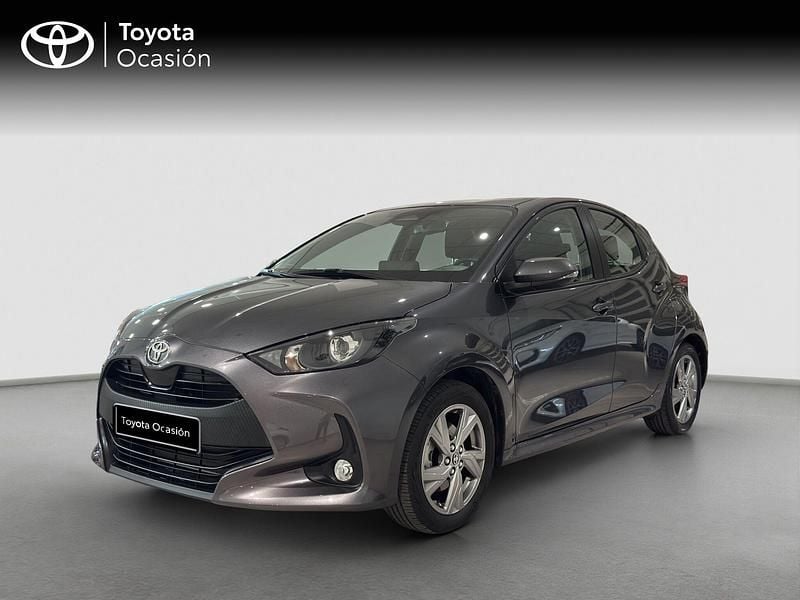 Gris Usado 2024 Toyota Yaris Active | 21.490 € (Precio justo) - Imagen 1/4