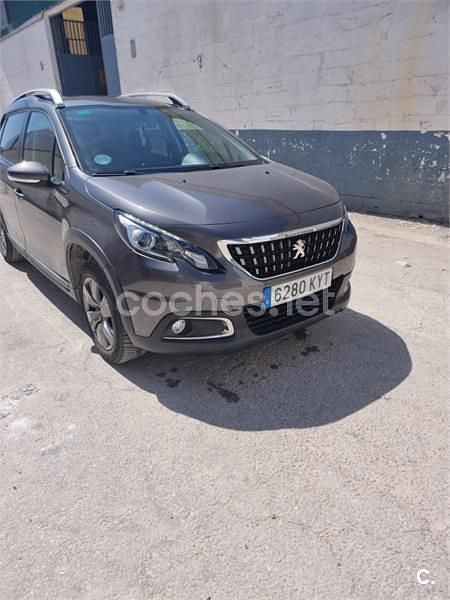Usado Peugeot 2008 Signature Sky 82 CV (60 kW) 2019 Marrón SUV