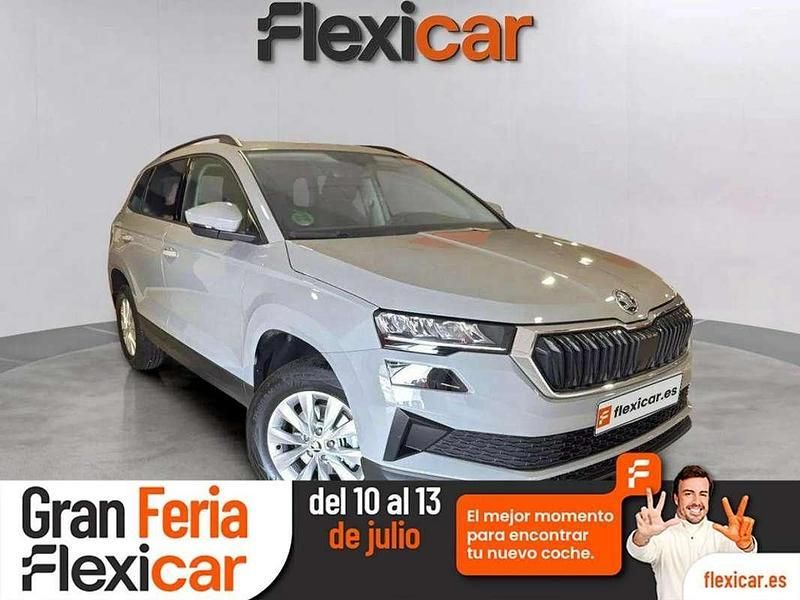 Gris Usado 2023 Skoda Karoq Ambition SUV | 18.990 € (Super precio) - Imagen 1/4
